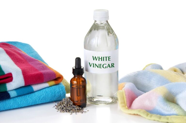 White vinegar and essential oils for laundry