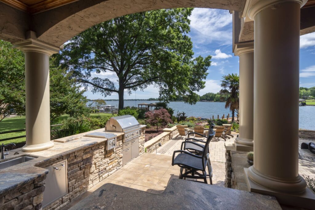 Covered Patio Outdoor Kitchen