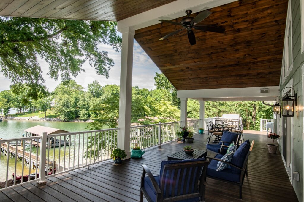 Lakeview Covered Patio Outdoor Dining Area