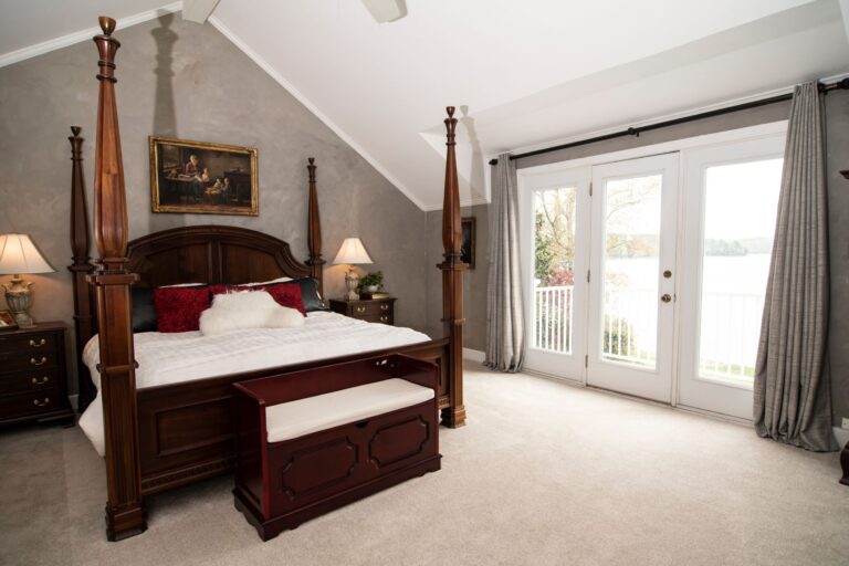 Master Bedroom Lakeview Walkout Porch