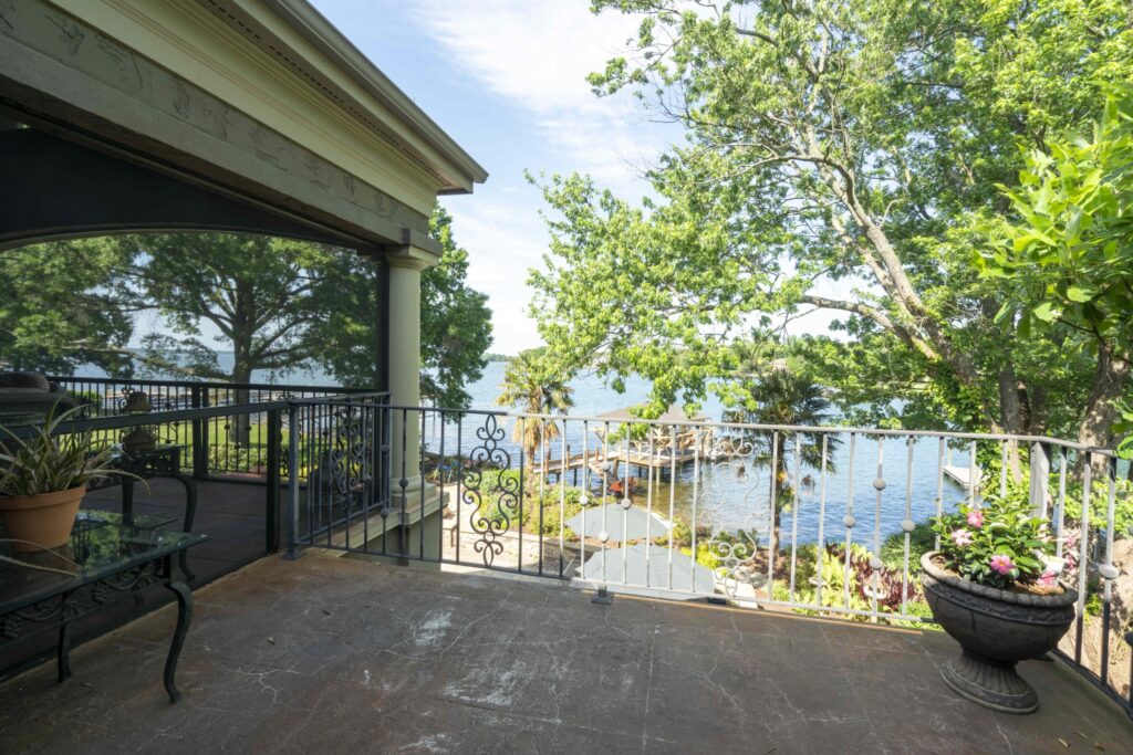 Patio Lake View