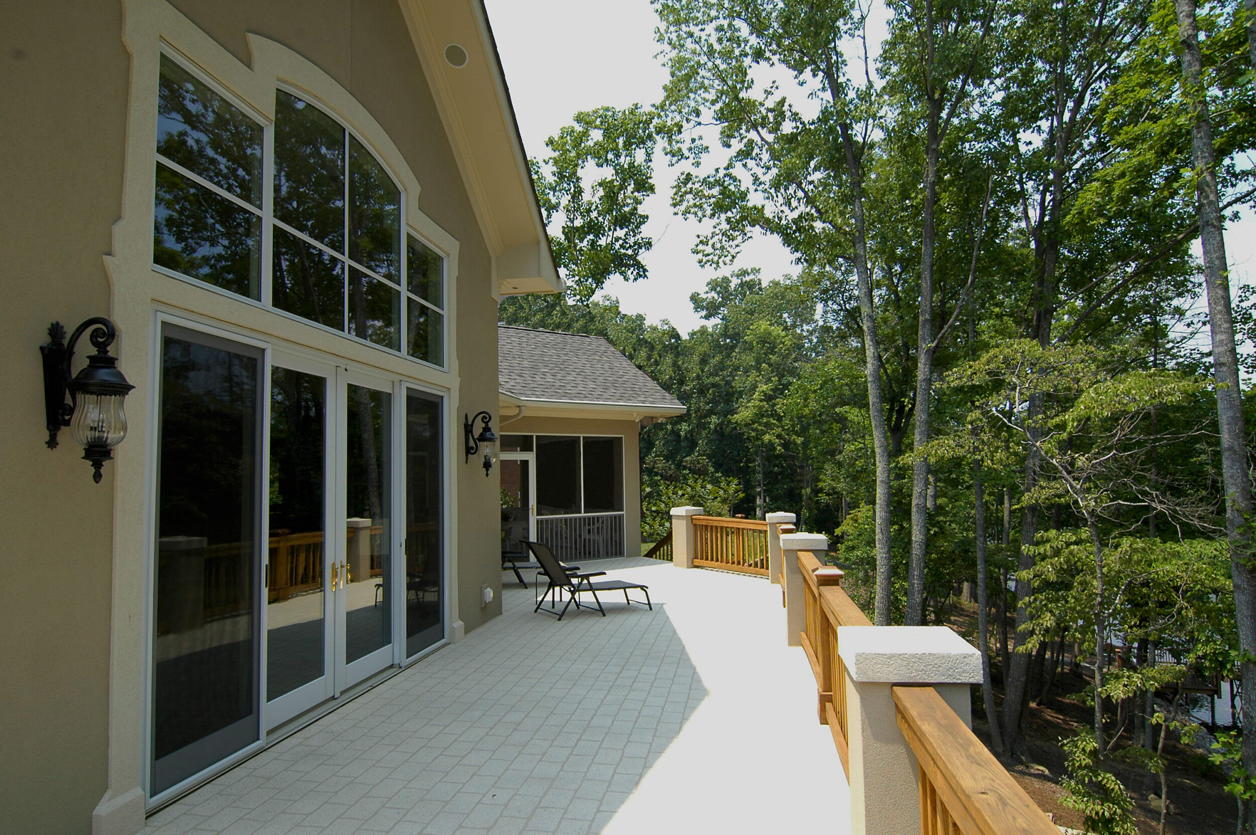 Expansive Decking Lakeside