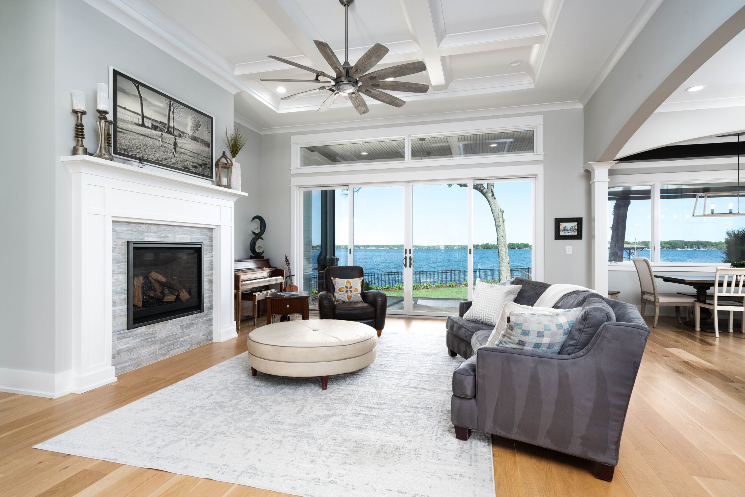 Modern Open Concept Living Lakefront