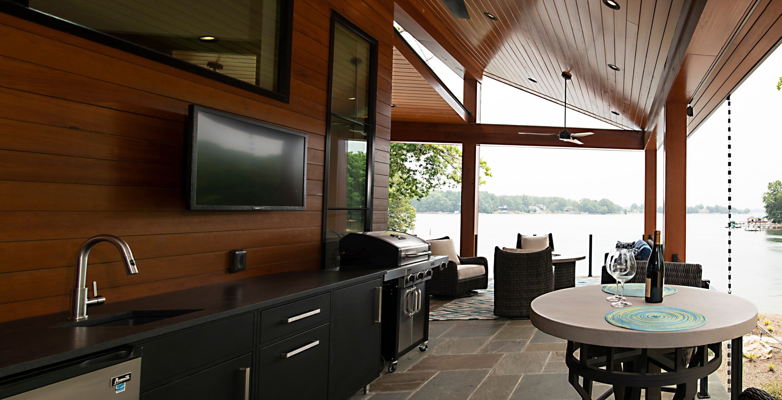 Modern Outdoor Kitchen Lake