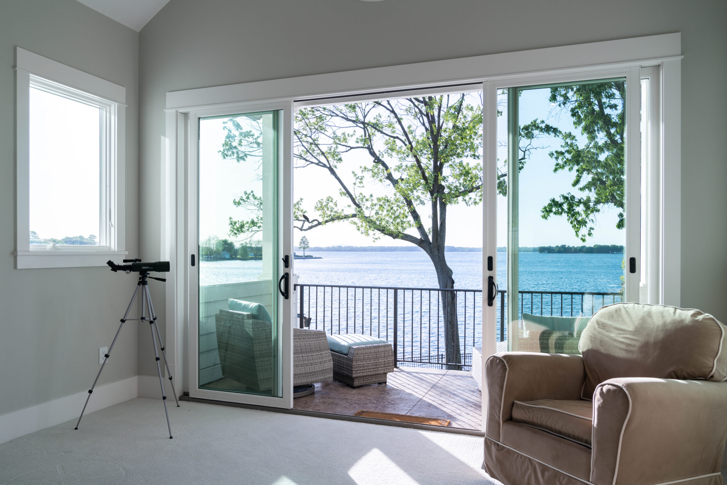 Private Lakeside Balcony