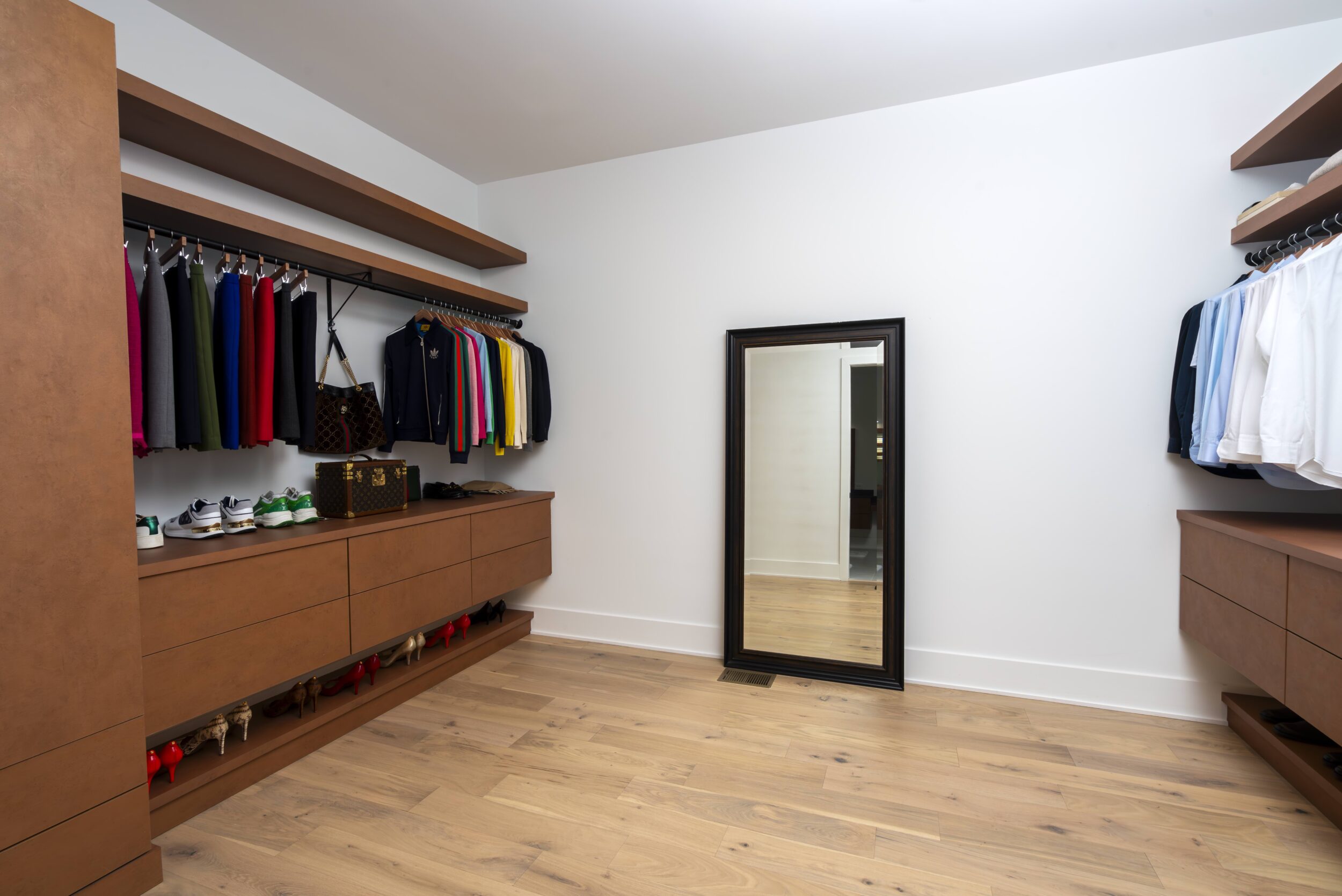 15 Walk In Closet 2