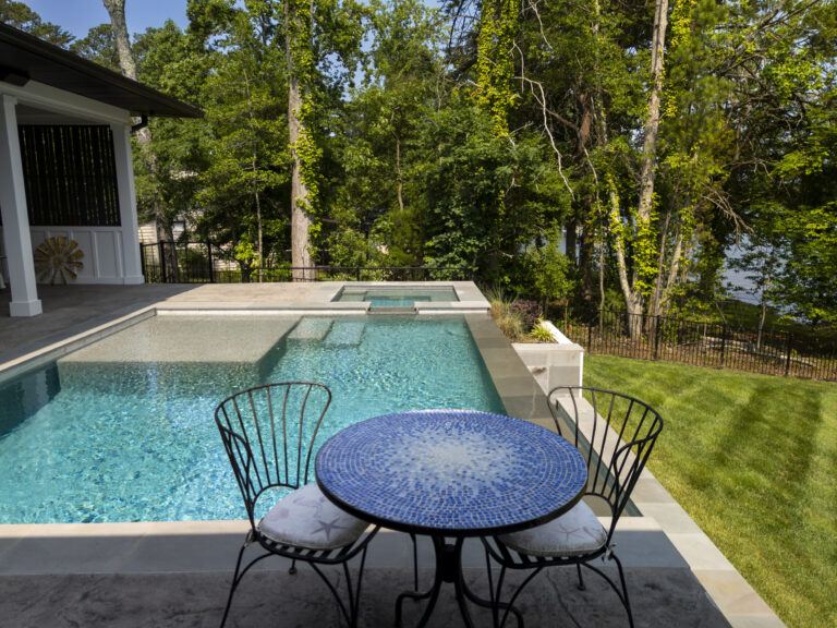 Poolside dining