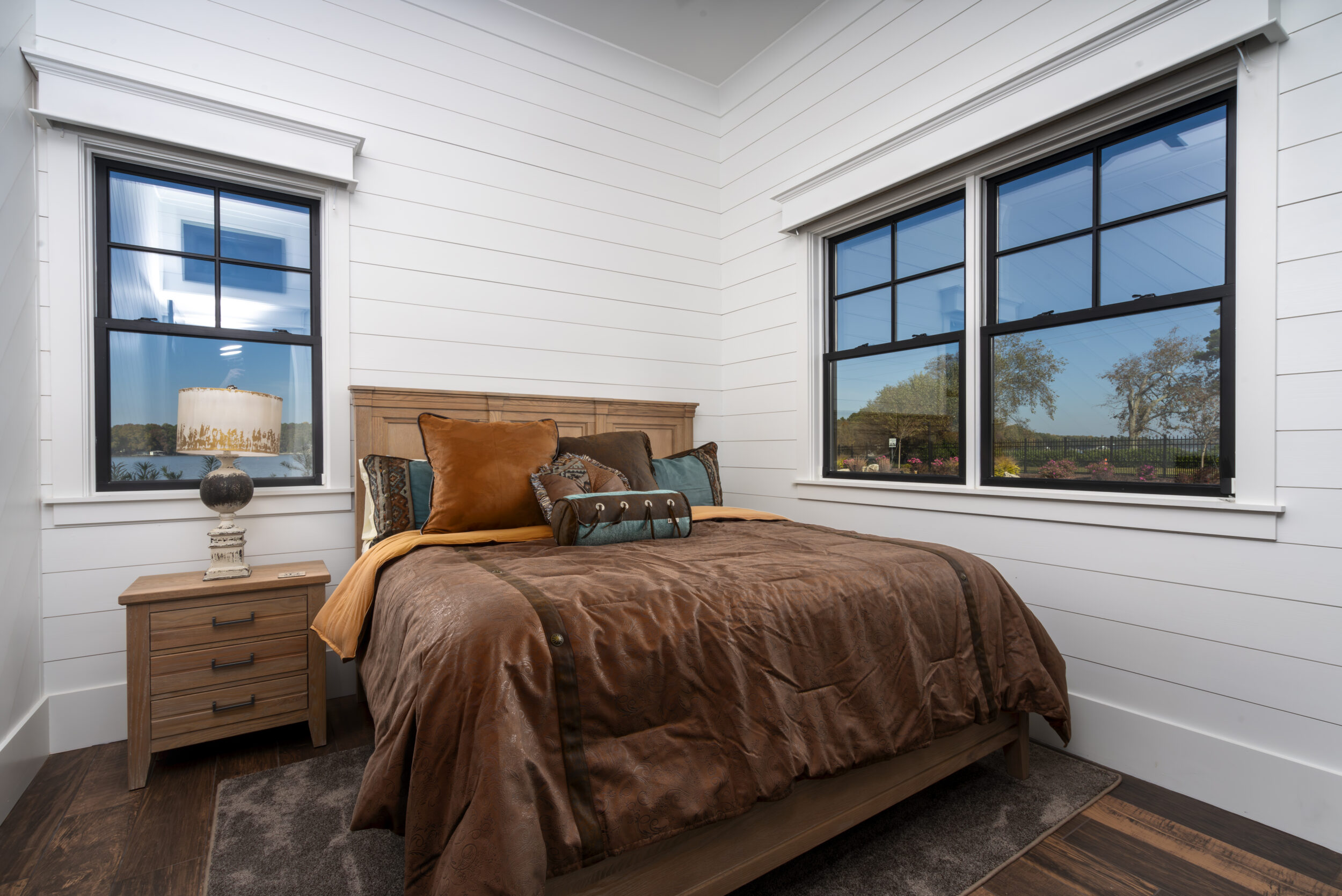 Lakehouse guest room