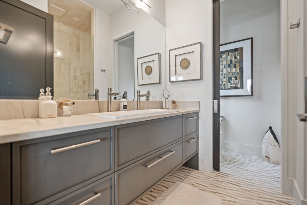 Guest Bathroom 3