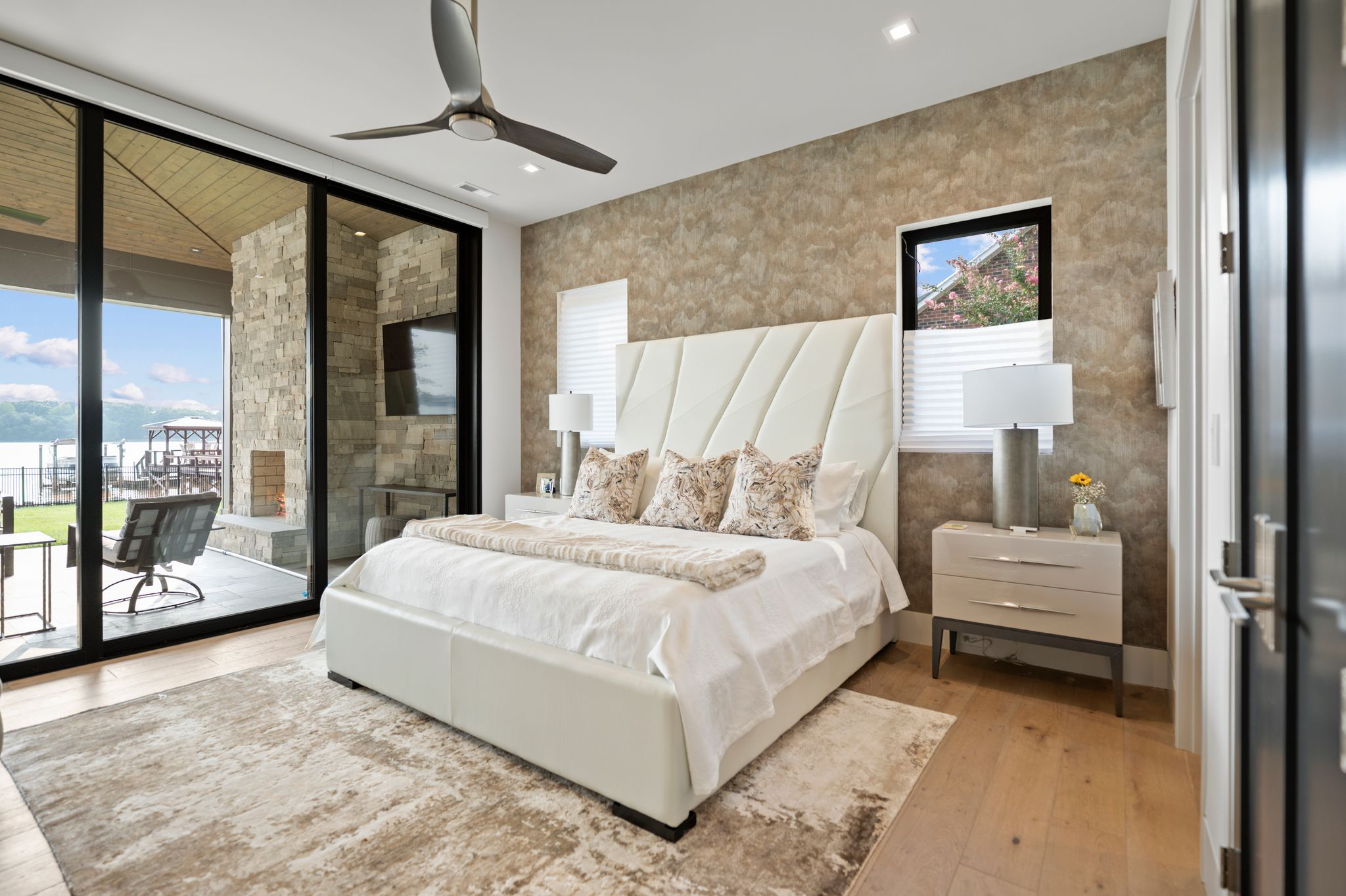 Guest Bedroom Lakeview