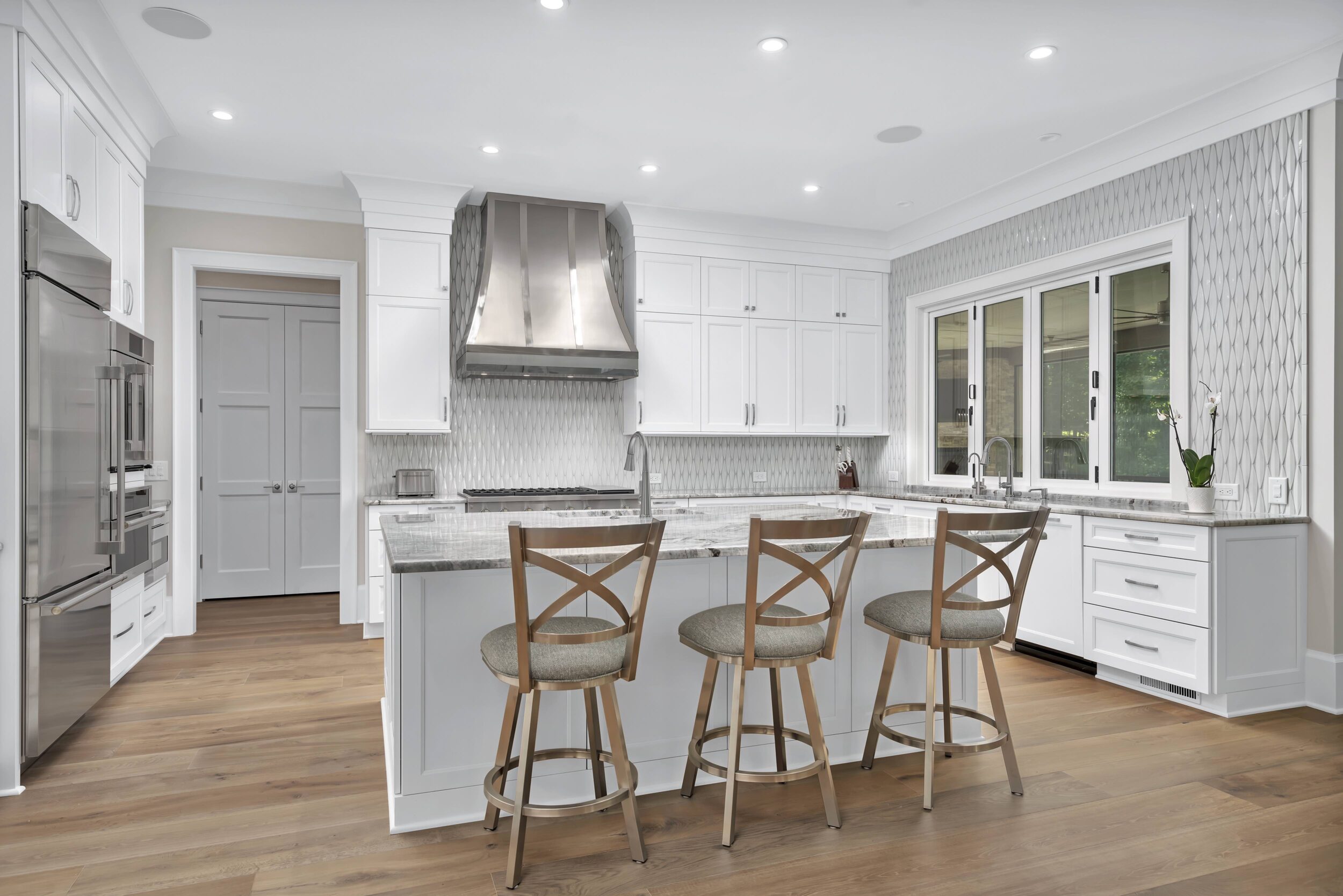 White Cabinet Luxury Kitchen