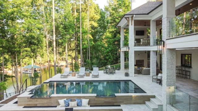 When your backyard feels like your dream vacation destination...🌊🌴🍹